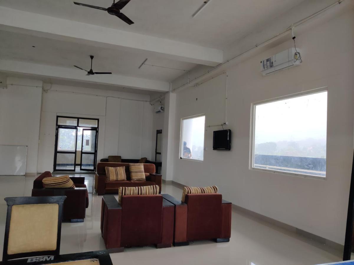 Abuzz Oxfordcaps Imperial Heights Mussoorie Dehradun Vandrarhem Exteriör bild