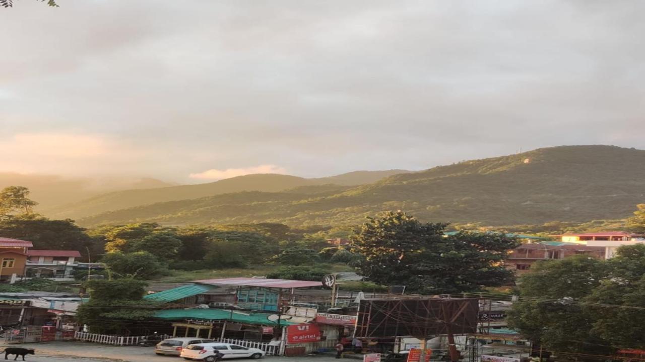 Abuzz Oxfordcaps Imperial Heights Mussoorie Dehradun Vandrarhem Exteriör bild